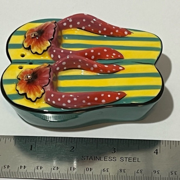Clay Art Flip Flop Salt Pepper Shakers Floral Bright Summertime - Picture 11 of 11